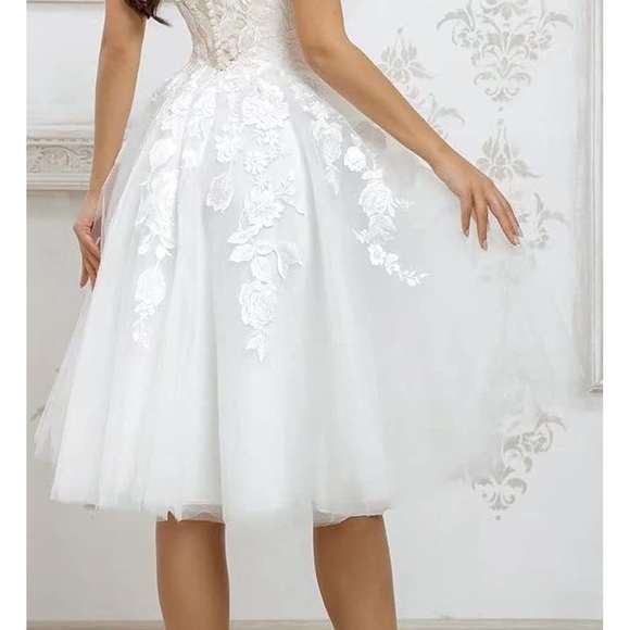 NWT Elegant White Lace Bridal Gown Size 14 – Sheer Back & Floral Appliqués - Picture 2 of 11